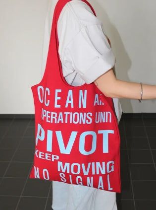 BOLD TYPO SWEAT BAG