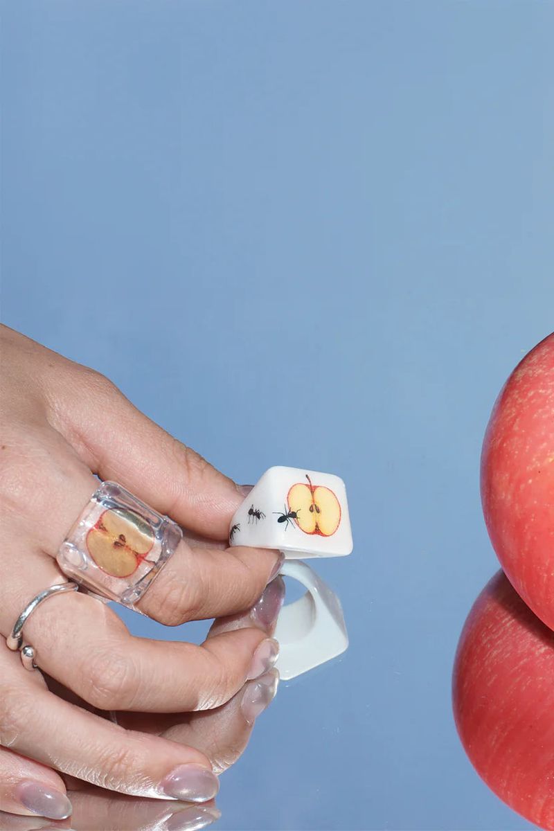 APPLE HUNT RING (Transparent)