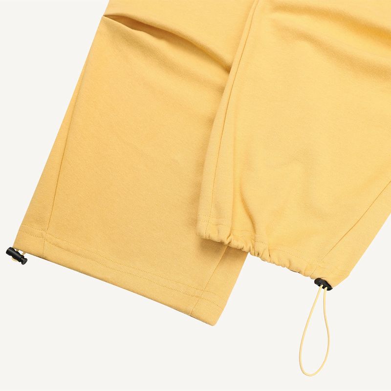Round curve sweatpants