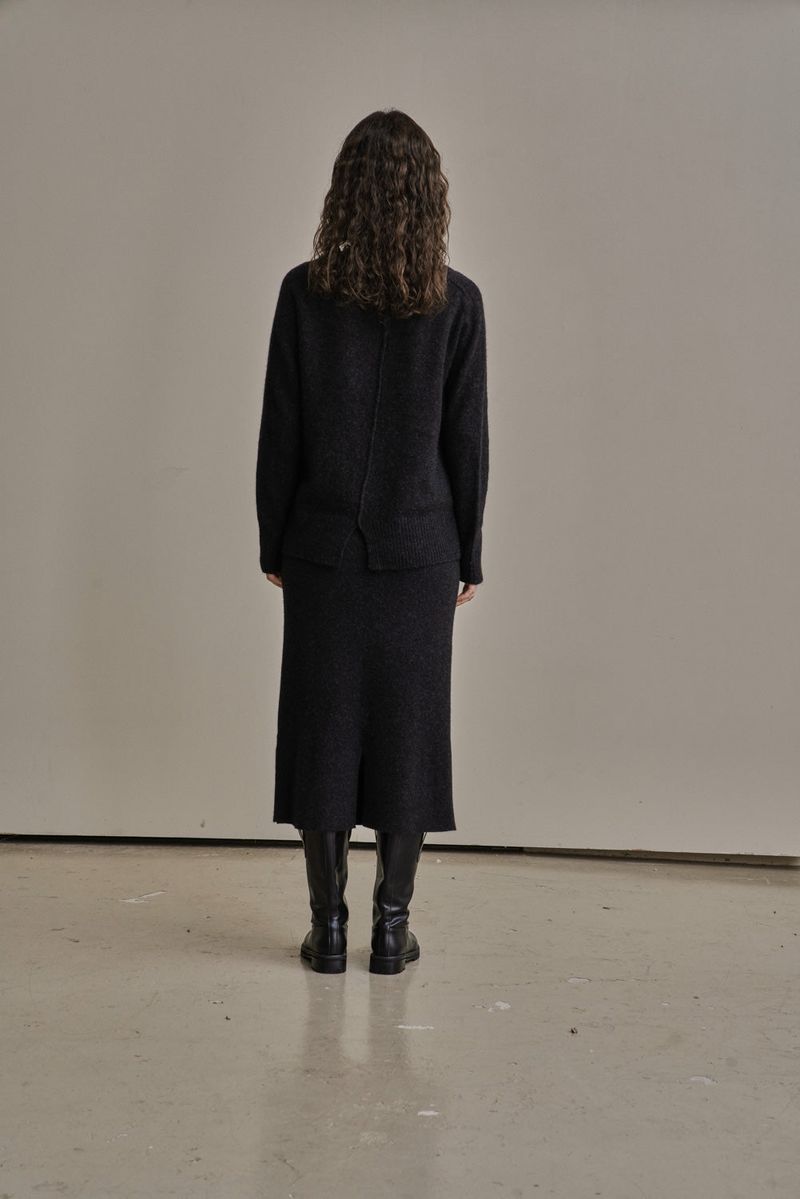 WOOL V-KNIT_CHARCOAL