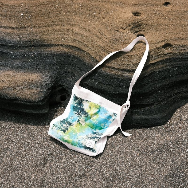 MATT AND MEL（マットアンドメル）の「[Patchwork Canvas Bag] Life in Travel-Tie-dye Lime（Bags）」
