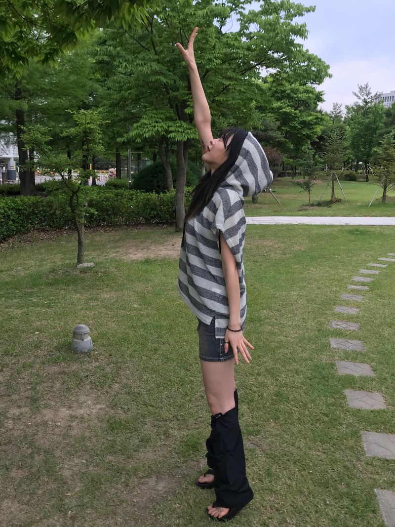 Grunge stripe knit vest
