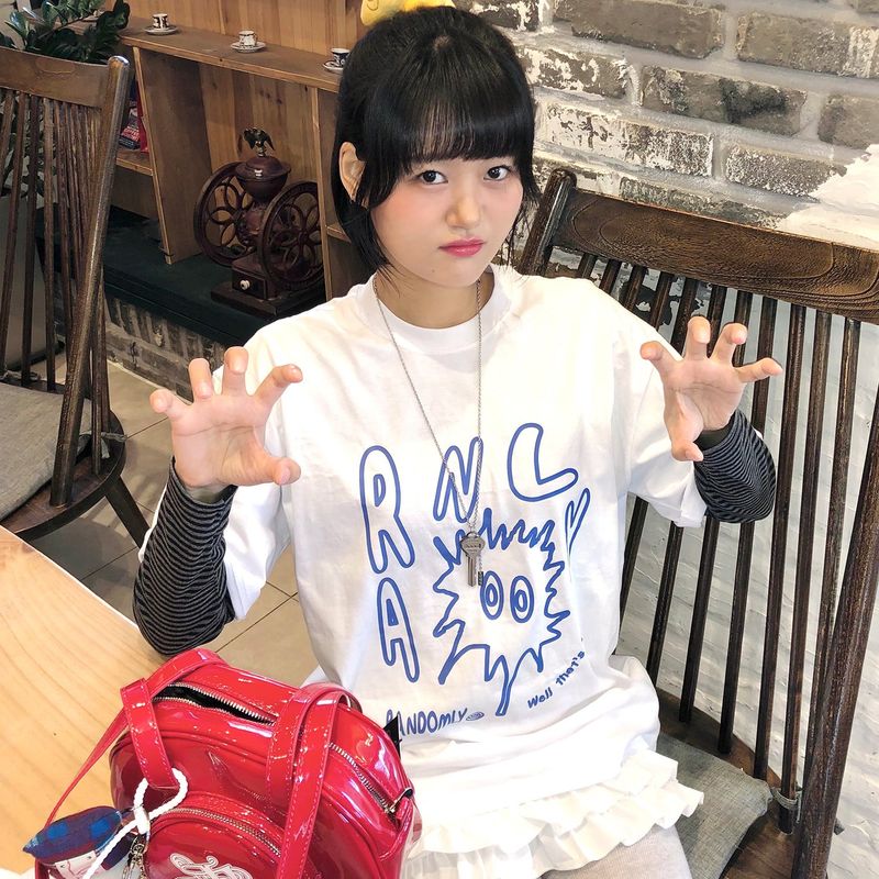 RANDOMOFF（ランダムオフ）の「MOZZI MEONZI T-SHIRT (4color)（Tops）」