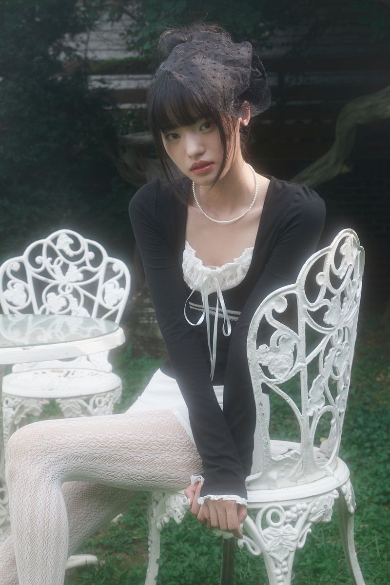 LACE RIBBON TOP (BLACK)