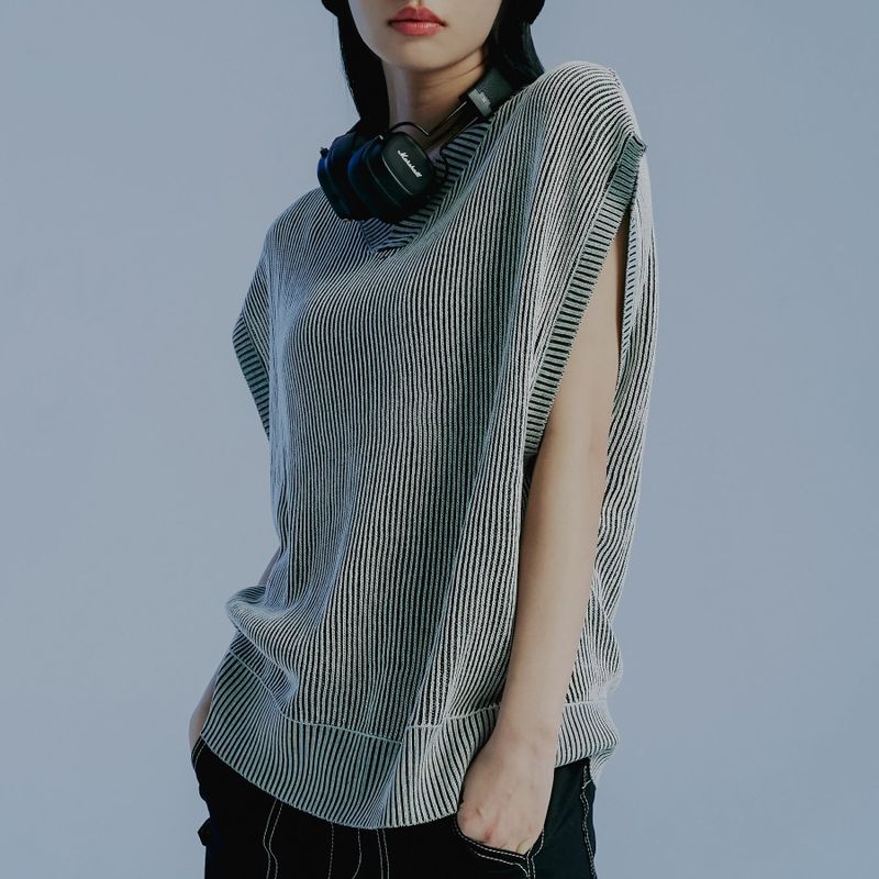 ROMANTIC CROWN（ロマンティッククラウン）の「TWO TONE RIB KNIT VEST_GREEN（Tops）」