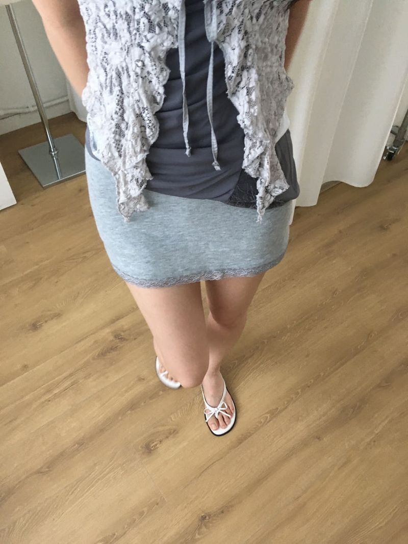Coming mini lace skirt