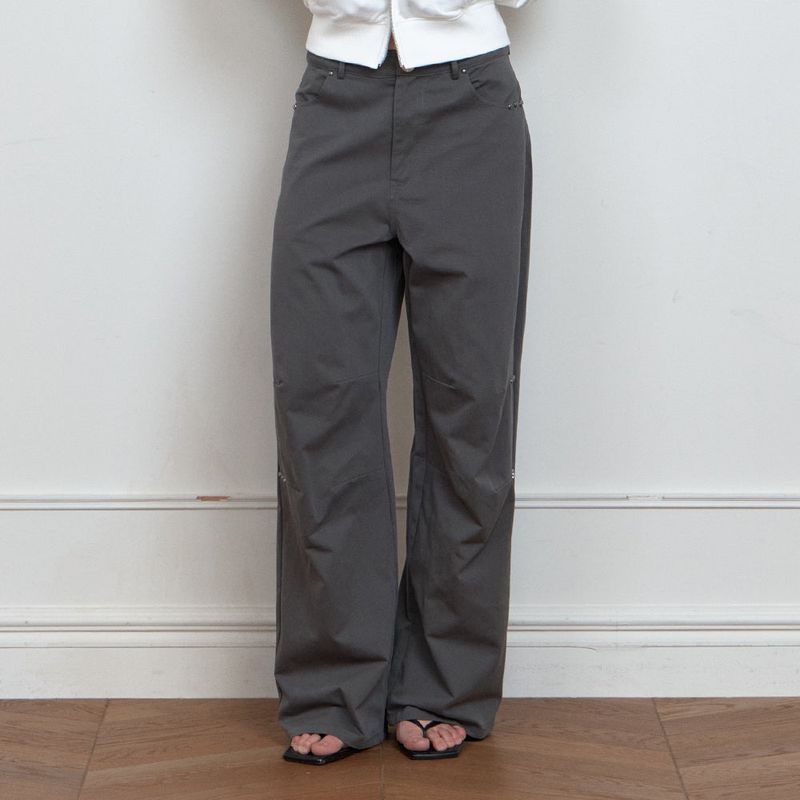 Curetty(キュリティ)の「C STUDDED WIDE CHINO PANTS_CHARCOAL(Pants)」