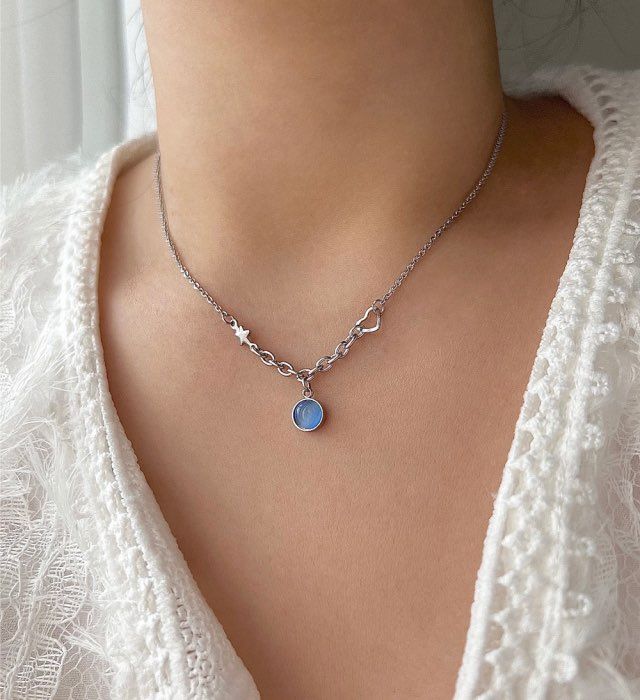 Acer rojo(アセルロジョ)の「bi Surgical Steel Blue Cats Eye Coin Heart Kitch Necklace(Accessories)」