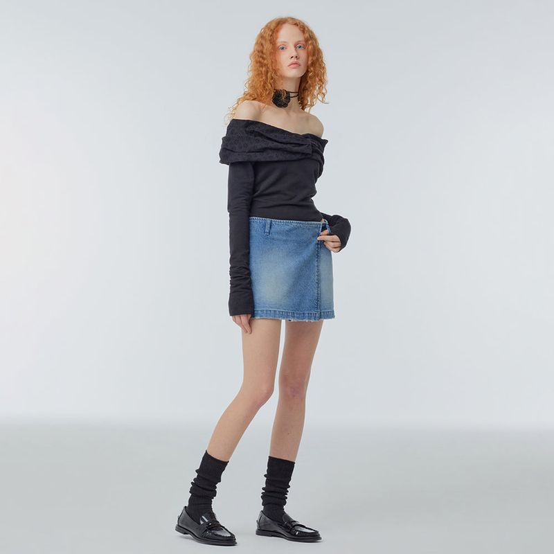 Off-the-shoulder eyelet lace long-sleeved