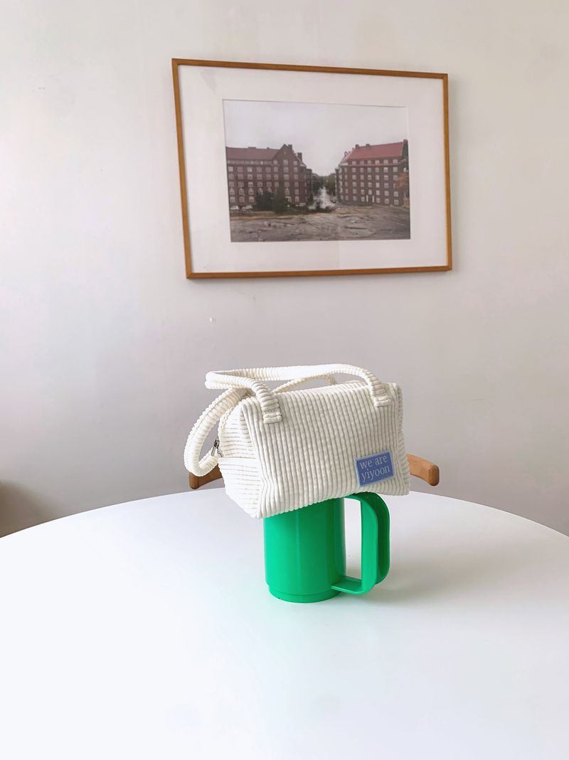 Handy pouch (corduroy milk)