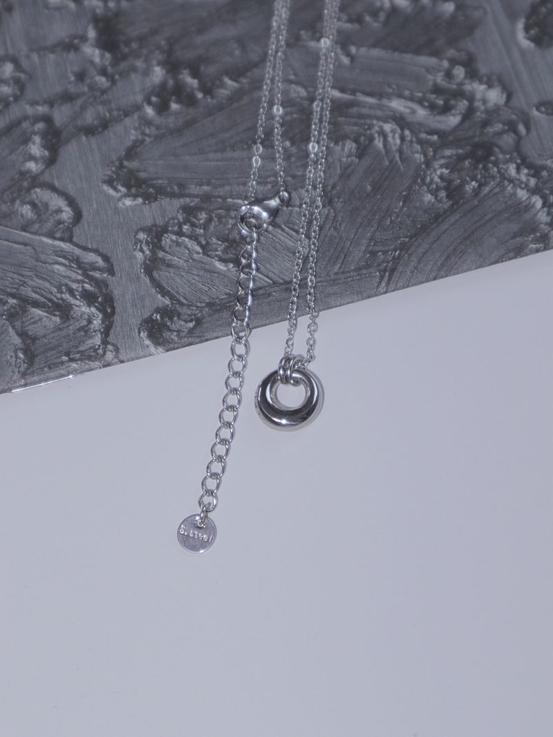 Donut pendant necklace