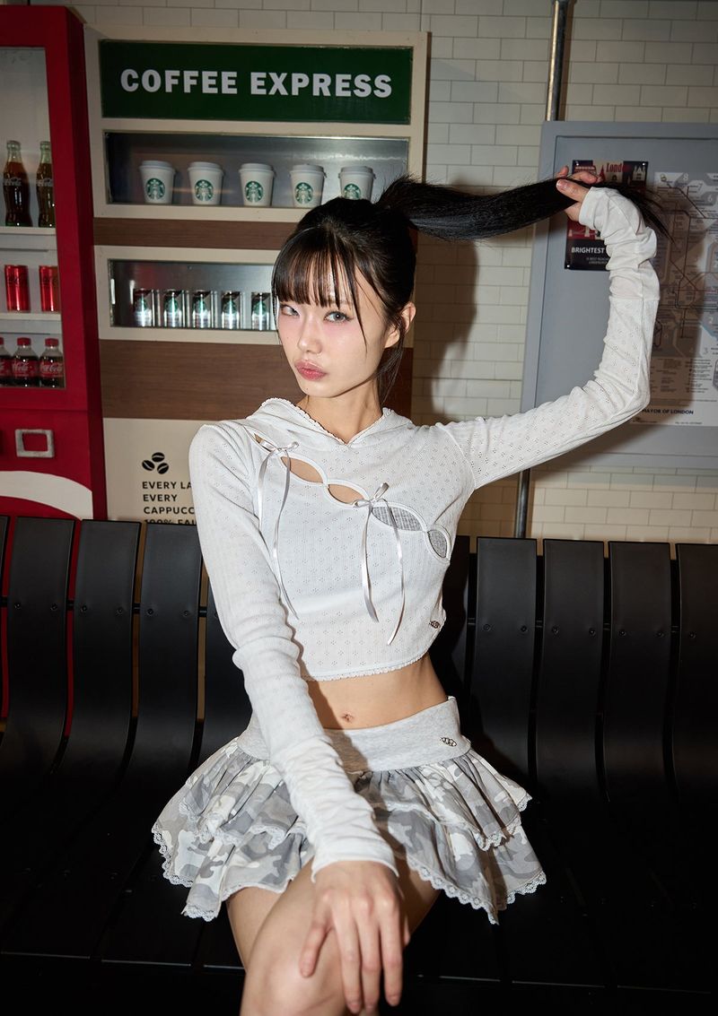 CHERRYQUIRI（チェリーキュリー）の「wave lace ribbon hoody - white（Tops）」