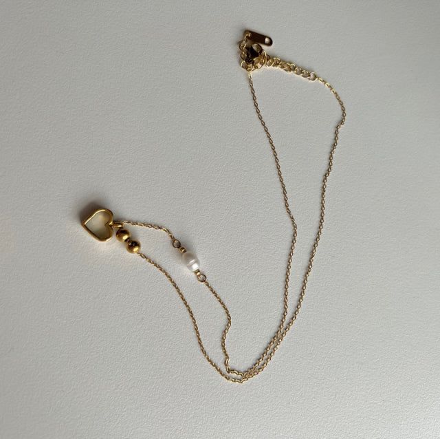 loys Lettering Heart Fresh Water Pearl Ball Guest Necklace