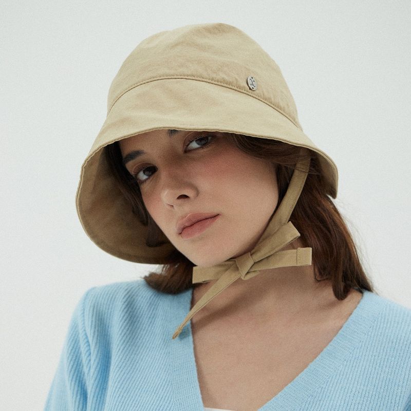 VA Curved Oval Metal Bonnet Hat / Beige