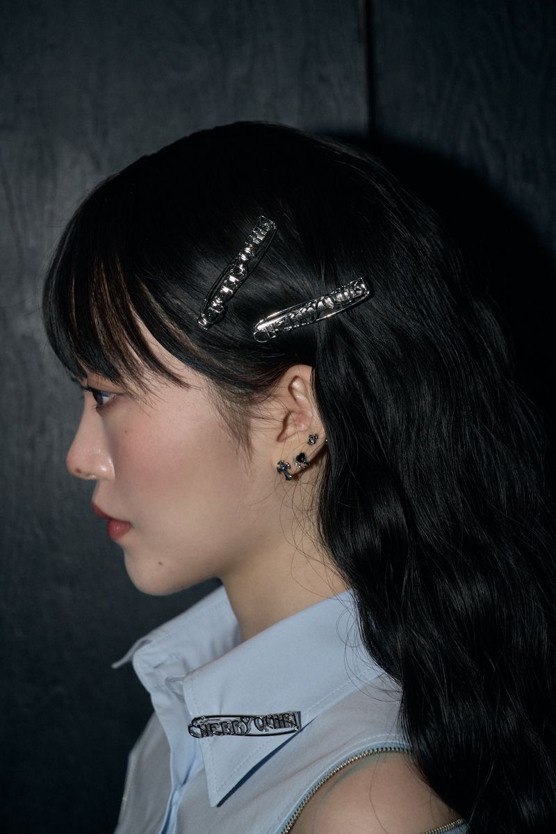 CHERRYQUIRI（チェリーキュリー）の「メタルロゴヘアピン（ヘアアクセサリー）」