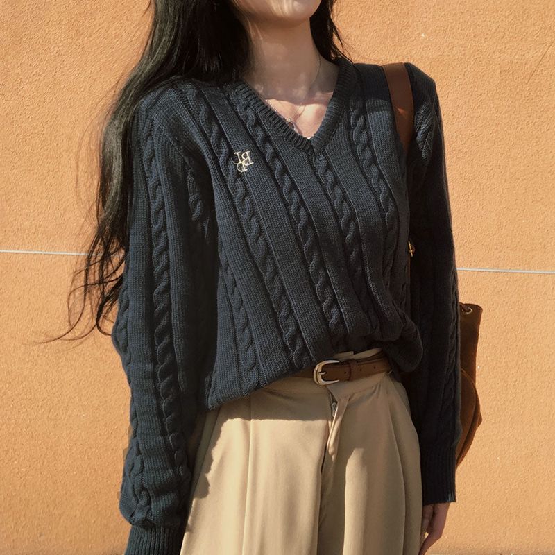 [BELLIDE MADE] Crayon Twisted V-neck Embroidered Cable Knit