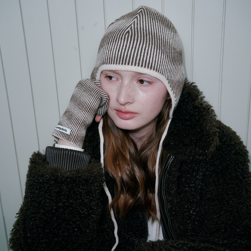Moire Wave Earflap Beanie (Brown)