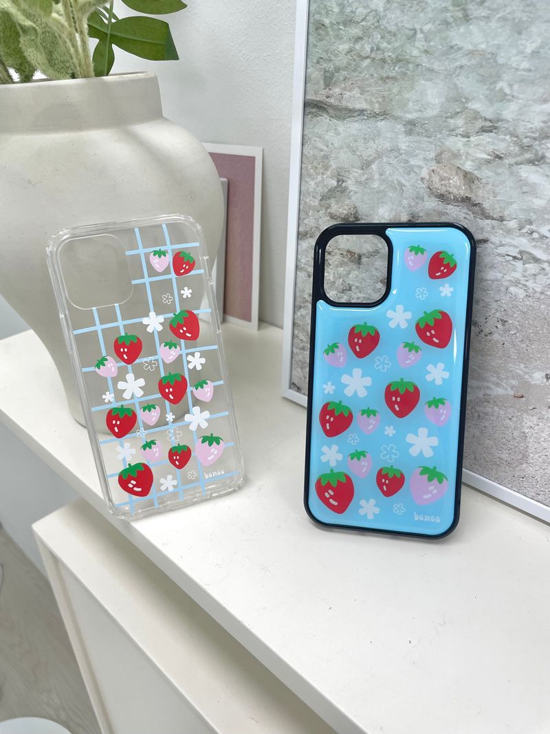 BENEE（ベニー）の「いちごスマホケース（スマホグッズ/小物）」