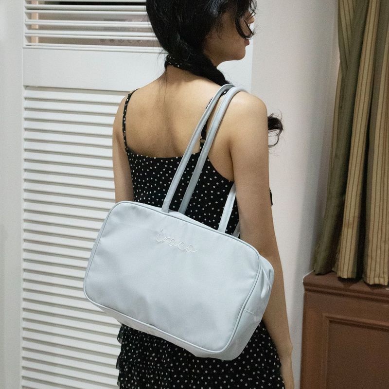 Iroco（イロコ）の「nylon square bag_silver（Bags）」