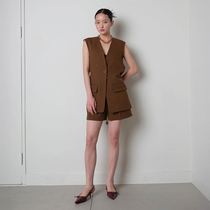 Loventina（ラヴェンティナ）の「Overfit Sleeveless Jacket_Brown（Jackets/Outerwear）」