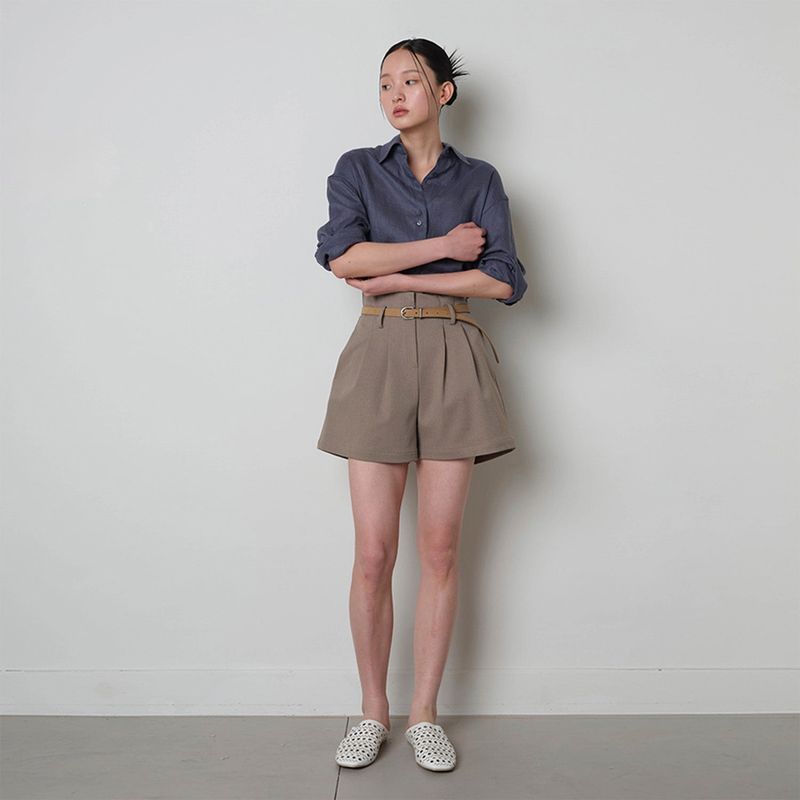 Loventina(ラヴェンティナ)の「Twill Fintuck Shorts_Beige(Pants)」