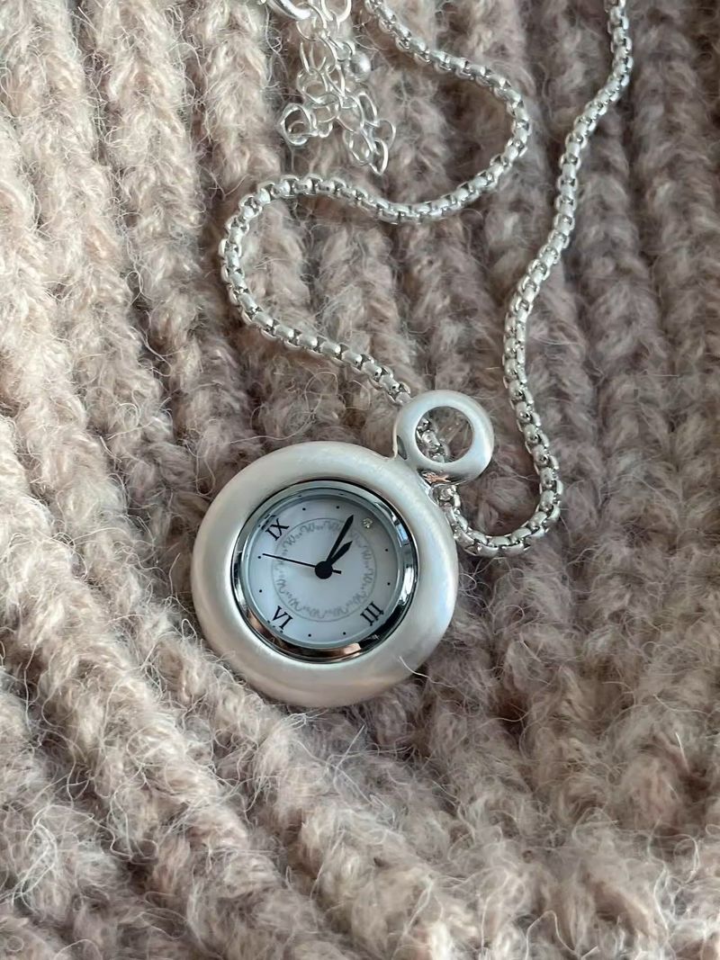 Round tic-tok necklace