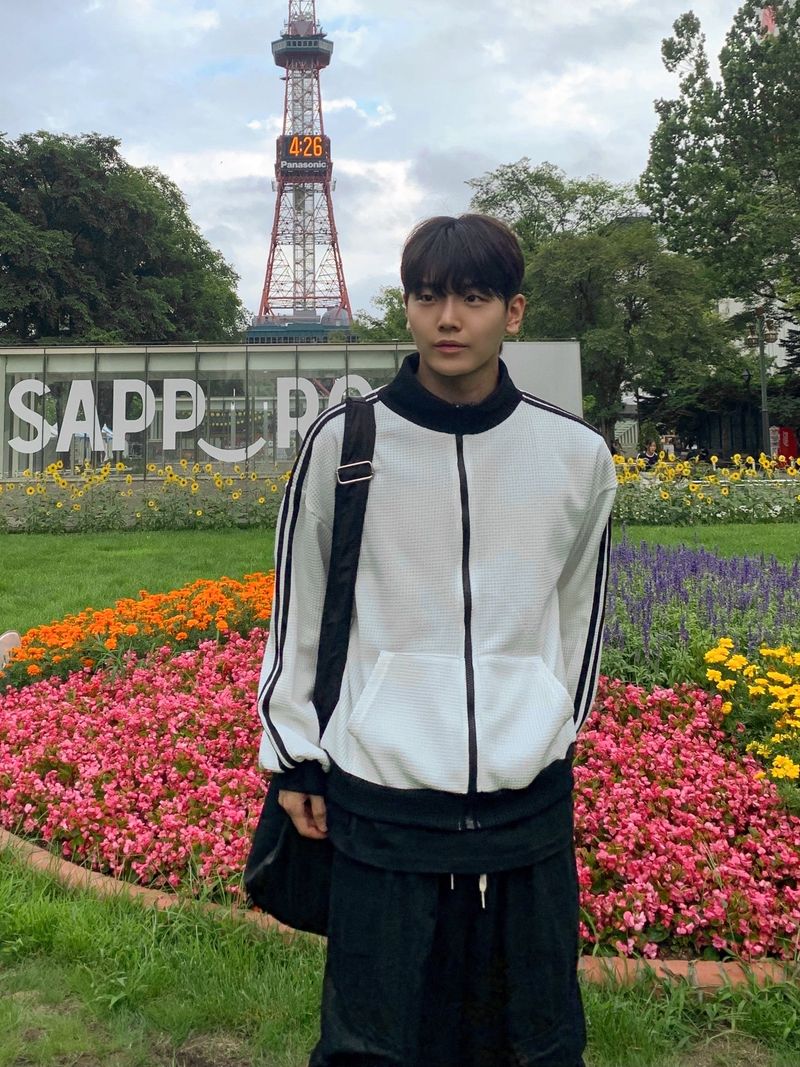Celeb Waffle High Neck Zip-Up