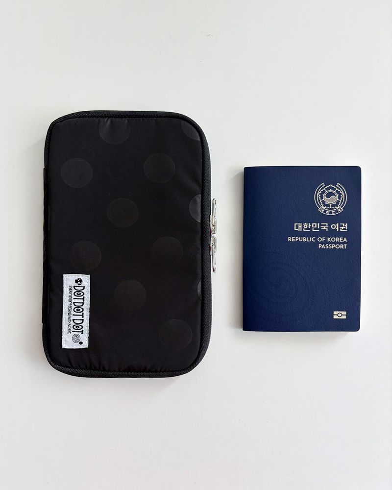 [RFID Block] Travel Wallet (Dot Black)⁠
