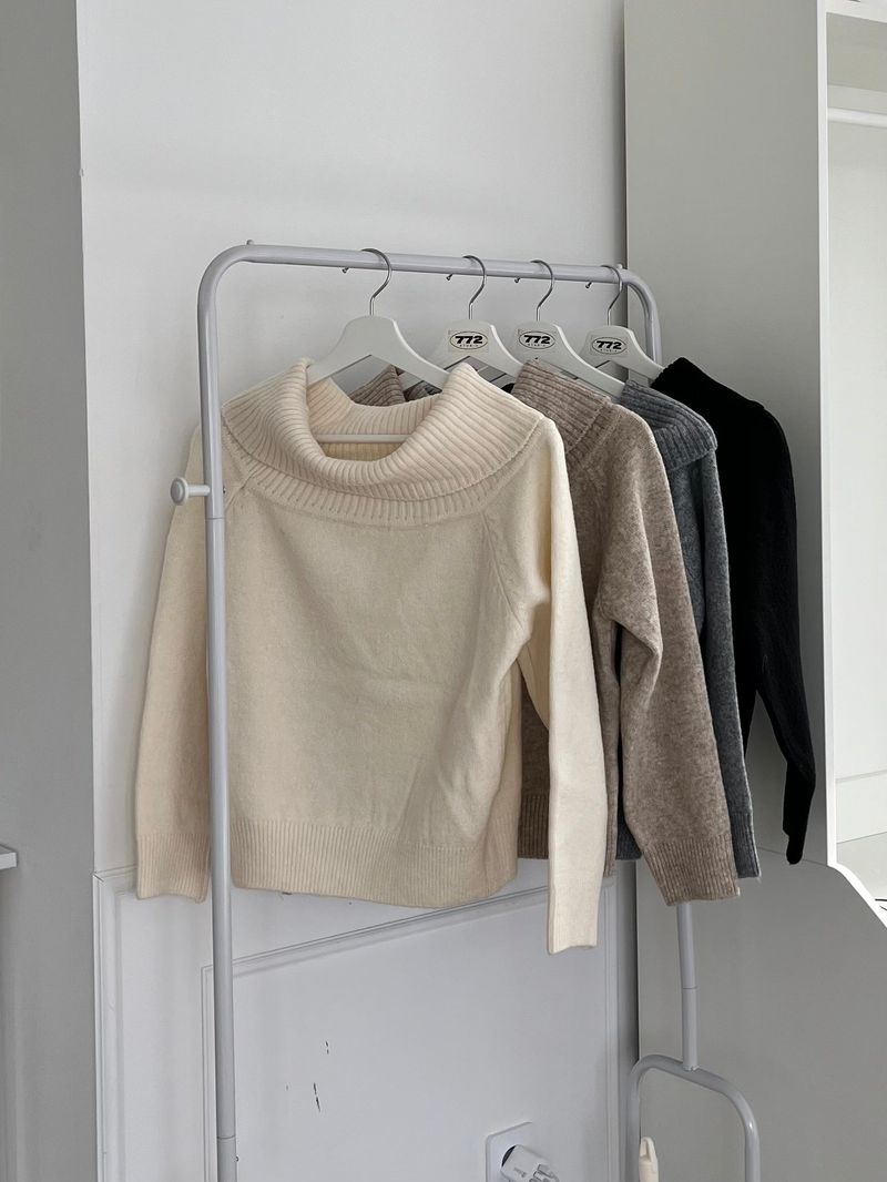 Uni Off-Shoulder Knitwear (4 colors)