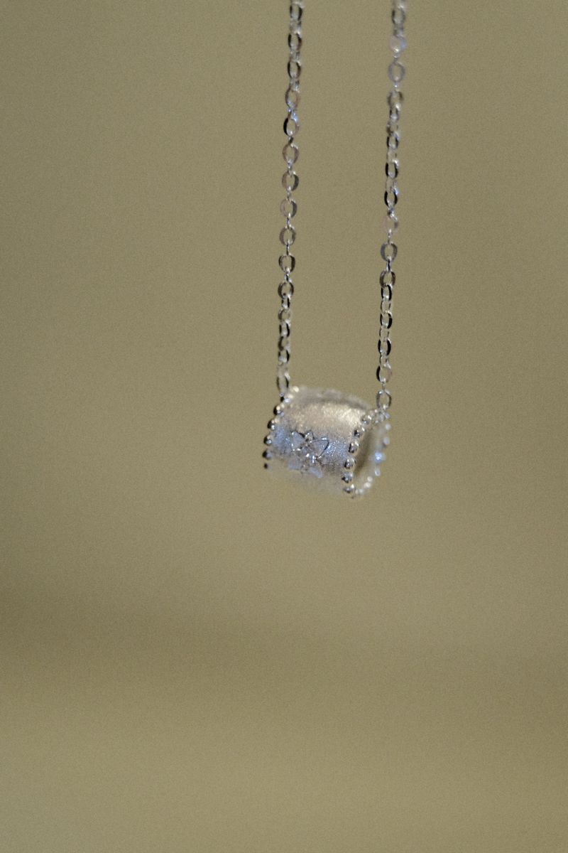 SPARKLE CYLINDER NECKLACE