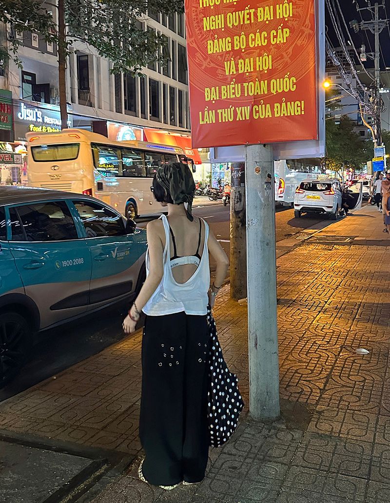 Back Slit Loose Fit U-neck Sleeveless