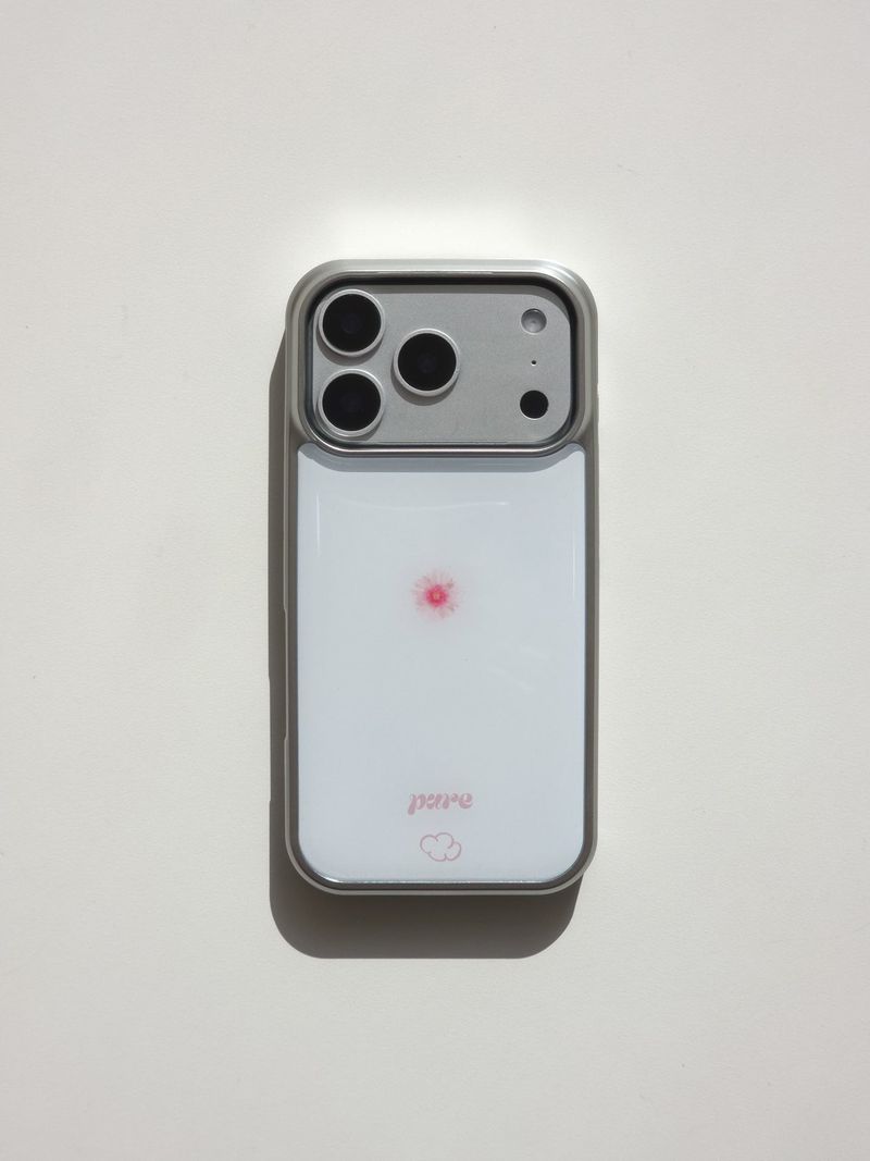 FLUFFY FLUFFY（フラフィー フラフィー）の「[MADE] ピュアフラワーエポキシシルバーバンバーケース [iPhone/Galaxy]（スマホグッズ/小物）」