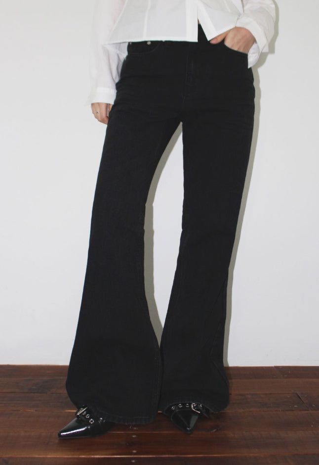 AAKE(アケ)の「RAW BOOTCUT DENIM(Pants)」