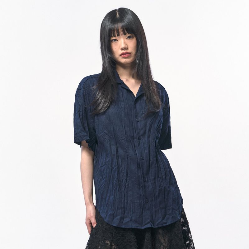 C Wear by the Genius(シーウェア バイザジーニアス)の「CRINKLE LINEN HALF SHIRTS NAVY(Tops)」