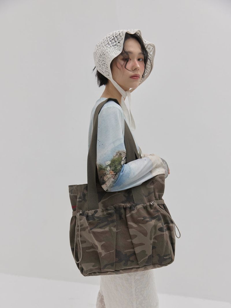 PEEVES PEEVES（ピーブズ ピーブズ）の「Camo Canvas Tote Bag (Khaki)（Bags）」