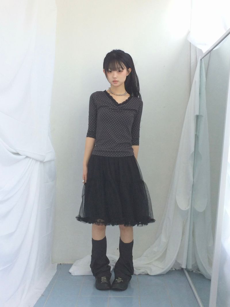 Lace V-Shirring Dot Top