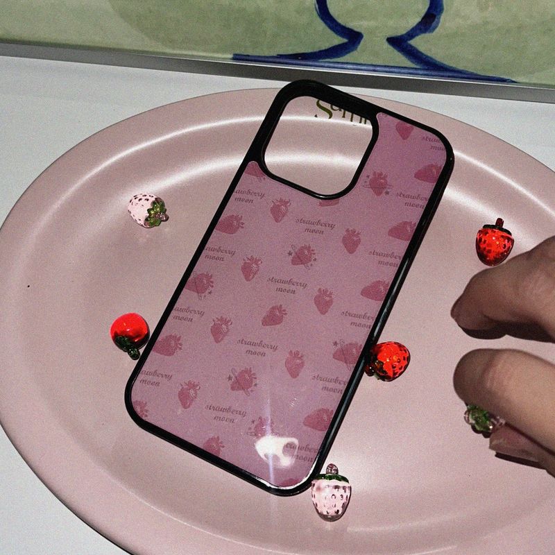 moodmoons（ムードムーンズ）の「[MADE]ストロベリームーン エポキシケース（スマホグッズ/小物）」