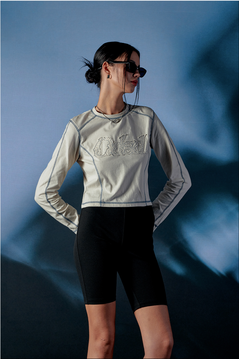 ODDSTUDIO（オッドスタジオ）の「ODSD Cut-off Cover Stitch Semi-Crop T-shirt（Tops）」