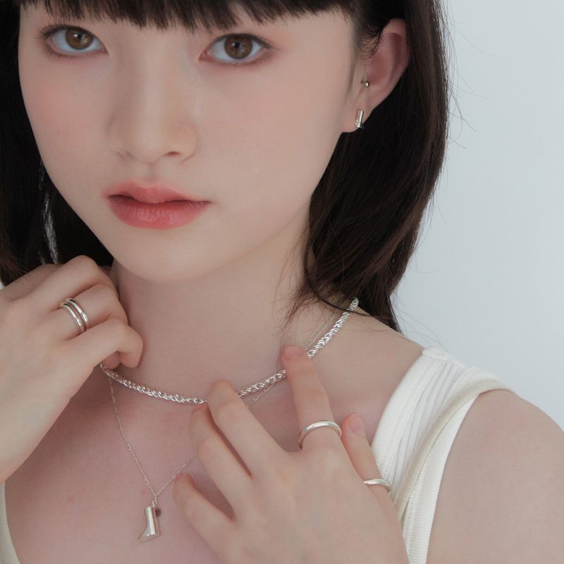 put on your boots necklace silver ver.