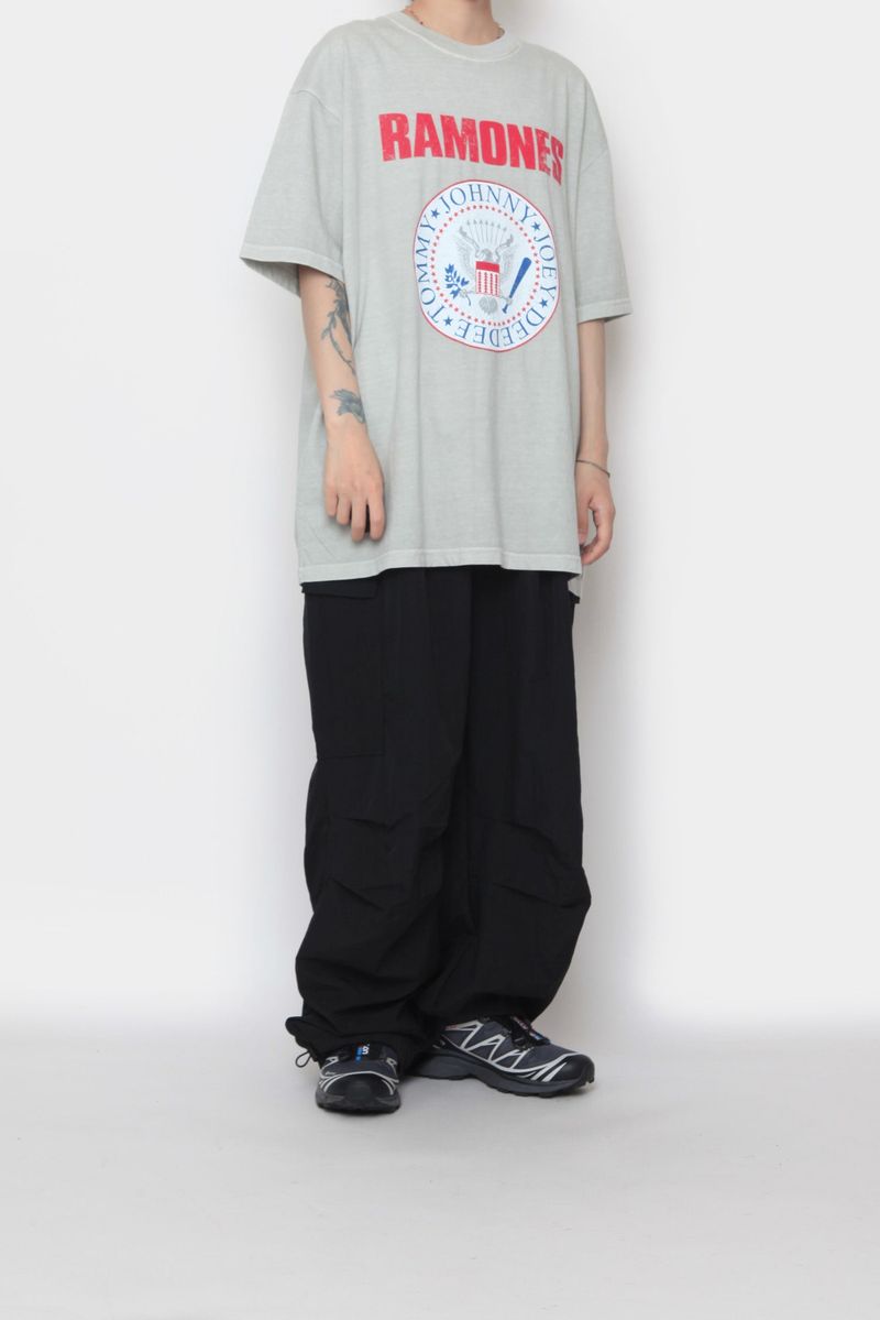 wide pocket cargo pants