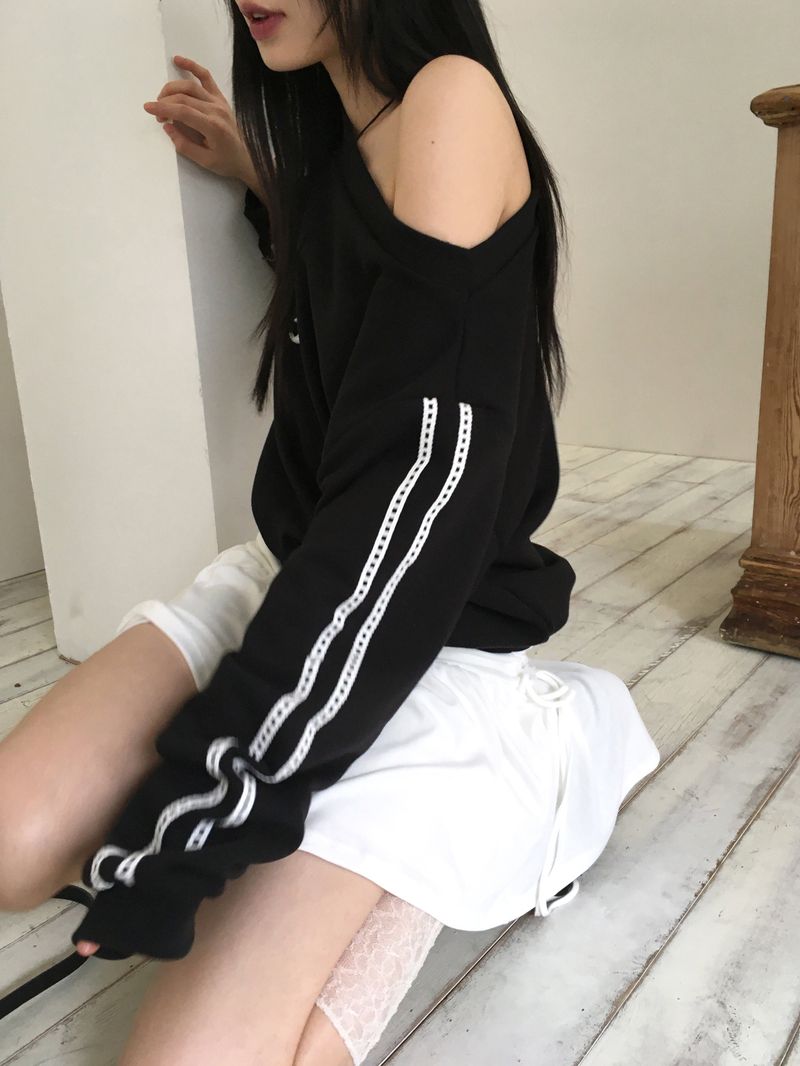 Romer lace point off-shoulder sweatshirt