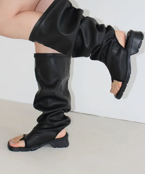 AAKE(アケ)の「LEATHER THONG SLOUCH BOOTS(Shoes)」