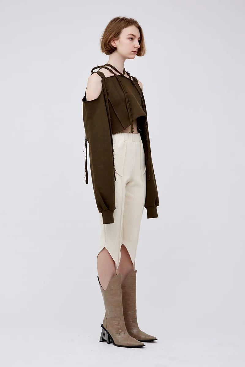 V Cut rib half pants
