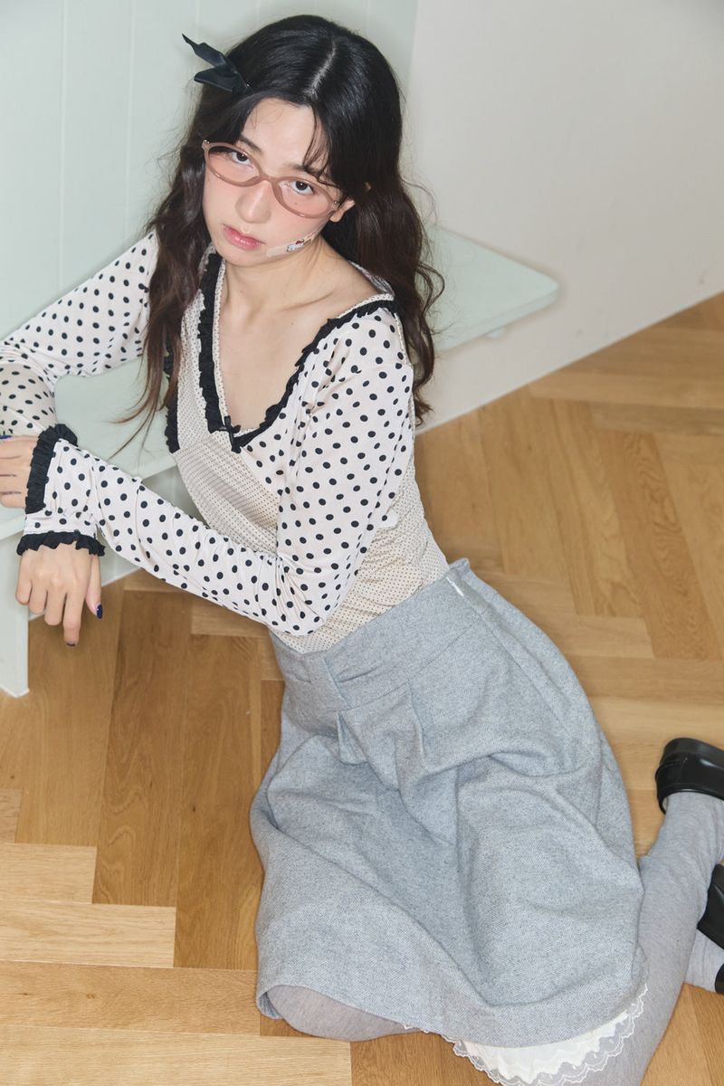 SHAKIRI（シャキリ）の「SHINING DOT LACE TOP (CREAM)（Tops）」