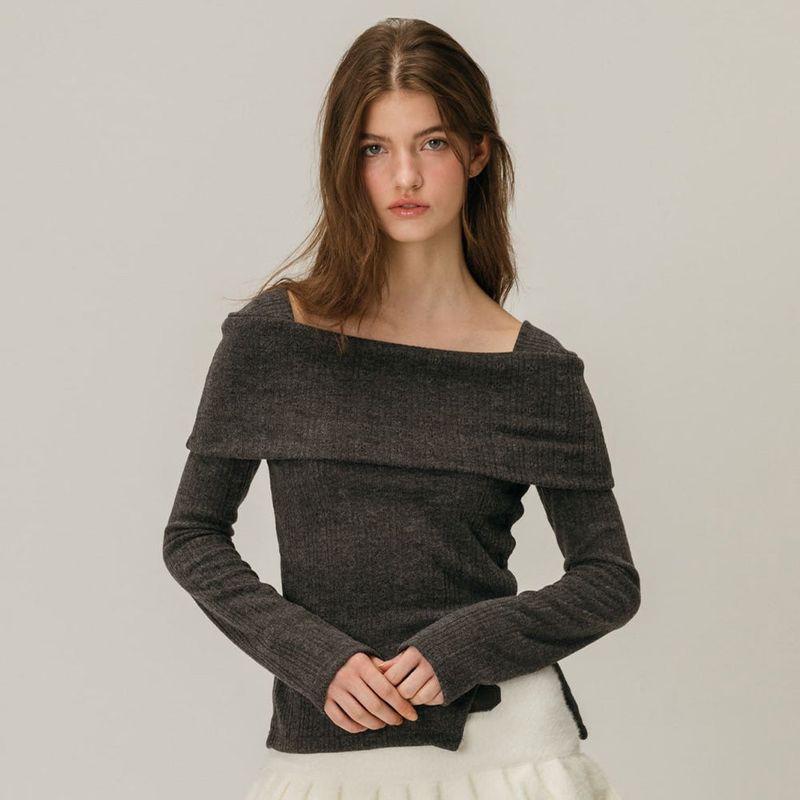 BUTTON OFF SHOULDER T-SHIRT / CHARCOAL