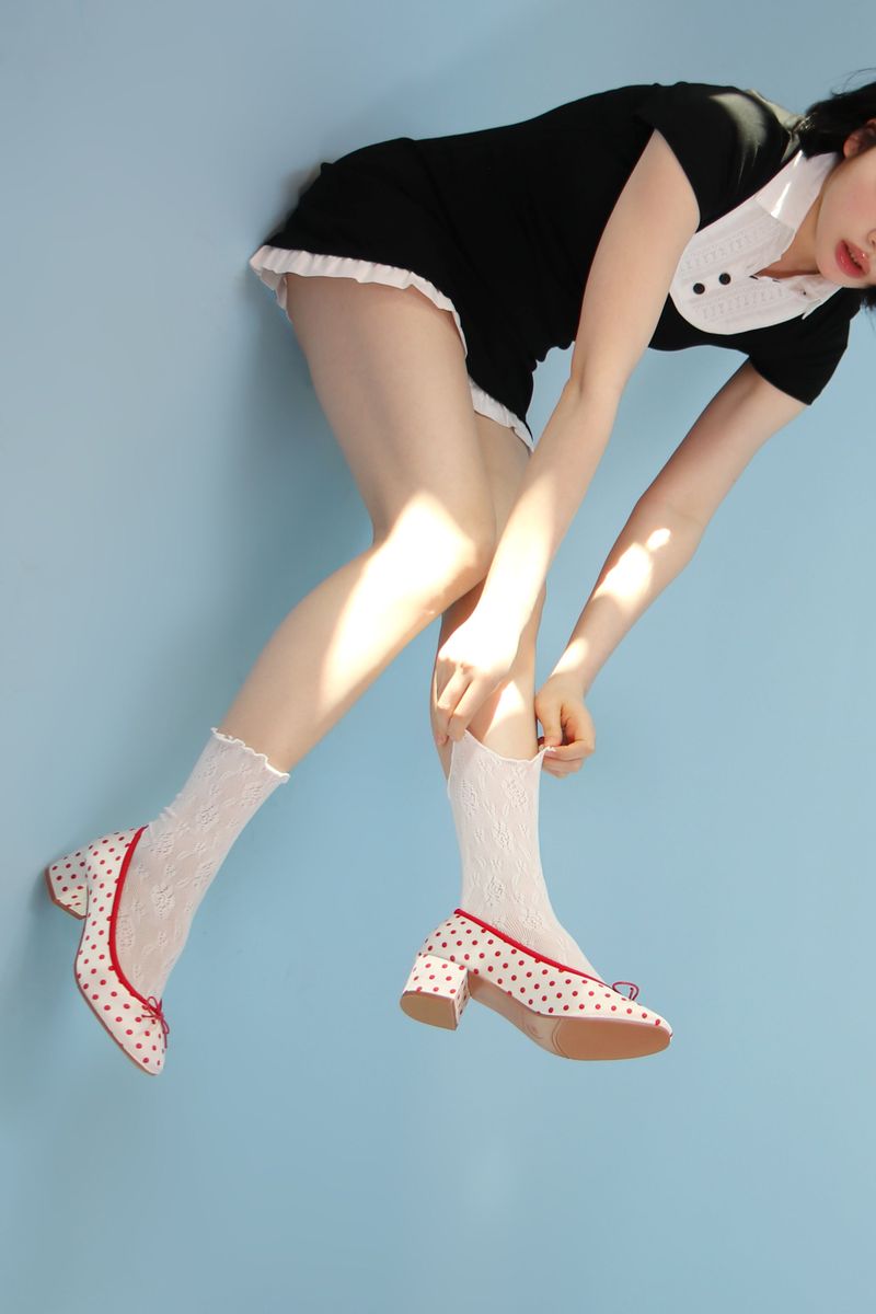 rose ankle socks (white)