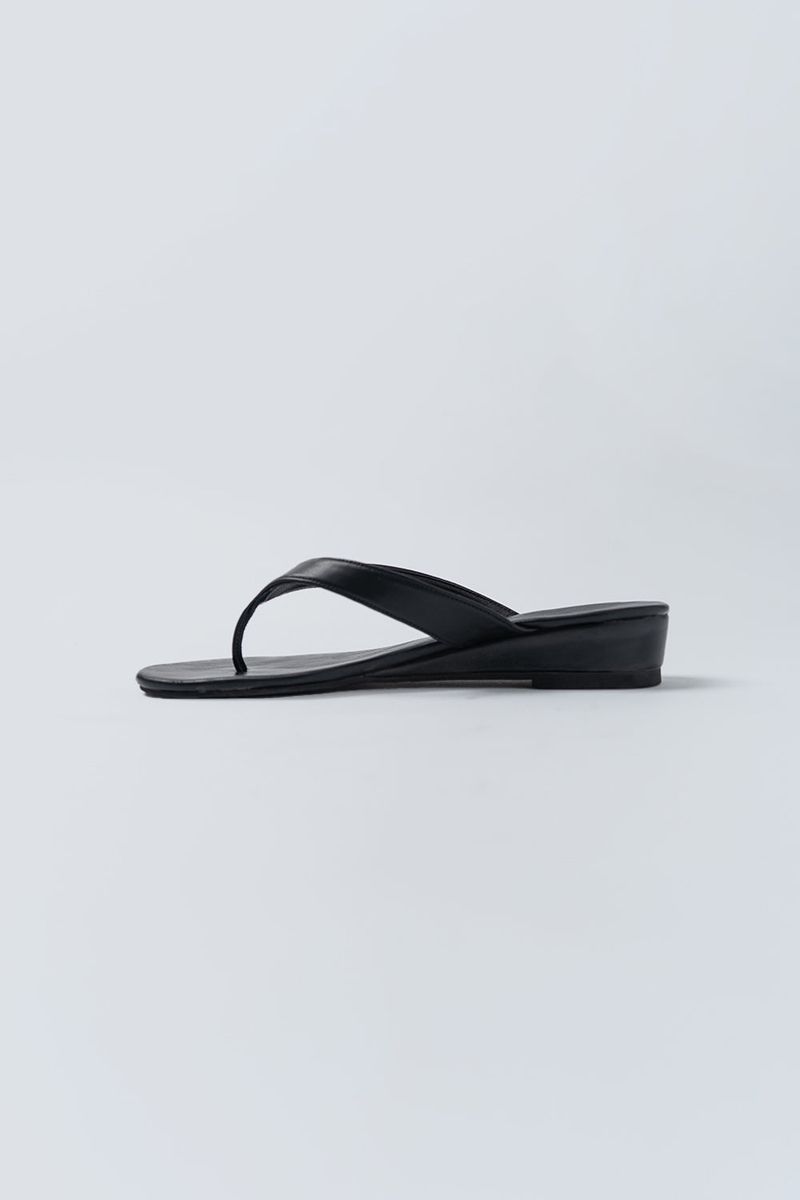 Simple flip-flop_black