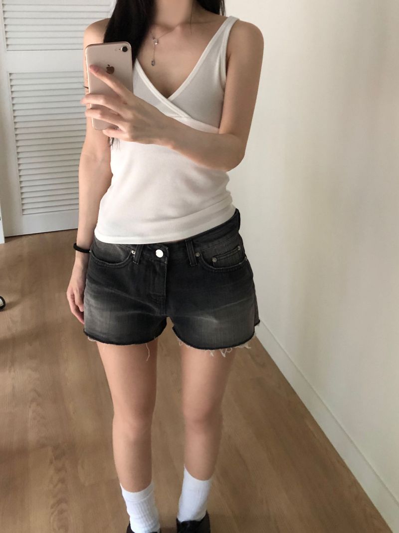 Black denim shorts (one color)
