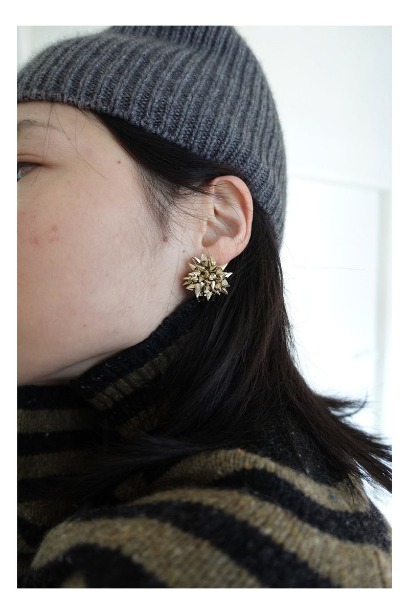 champagne sticker earrings
