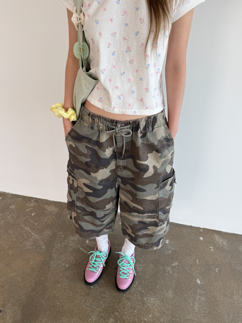 flowery shirring crop T